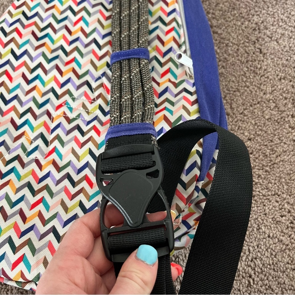 Kavu Medium-size Rope Chevron Sling Bag - Picture 7 of 10
